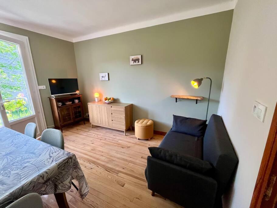 La Petite Ourse Maison De Village A Oust Экстерьер фото