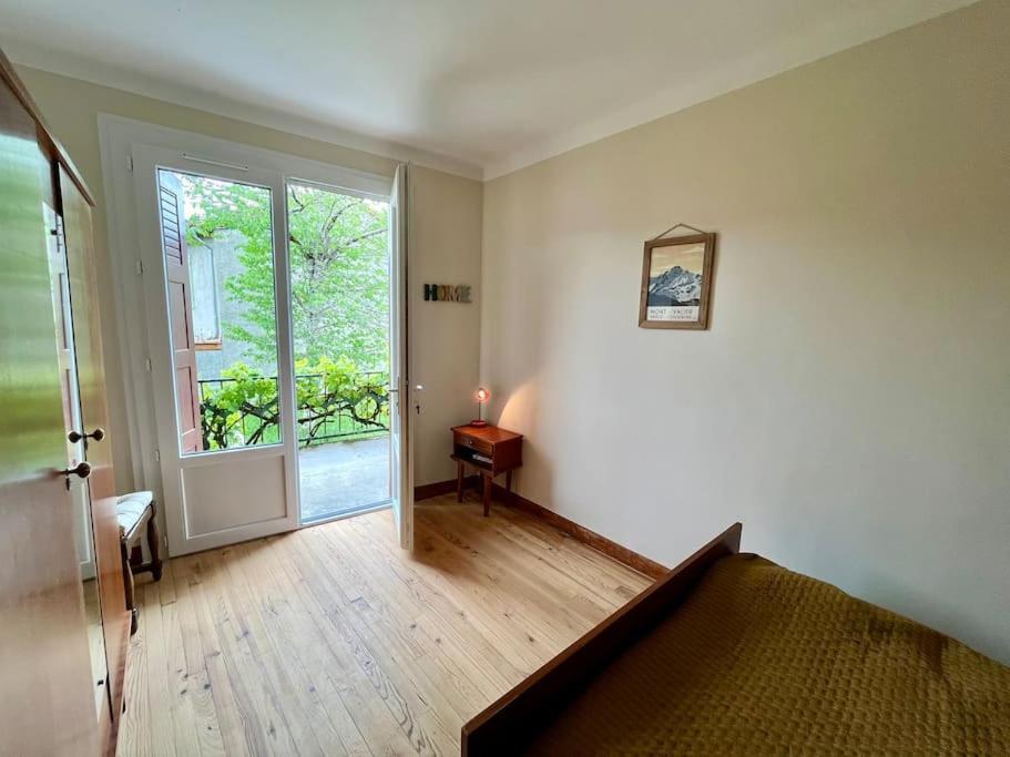 La Petite Ourse Maison De Village A Oust Экстерьер фото